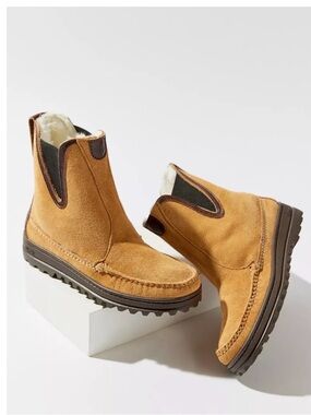 Quoddy Barn Boot Suede 9 NWOT